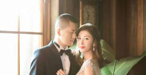 38岁女星离婚一年后疑新有桃花，获神秘男送花示爱，本尊称想见真人