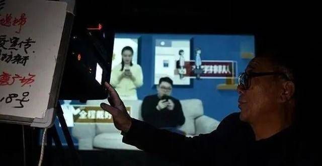 河南老人放电影50年：只要群众需要，我会一直坚持下去