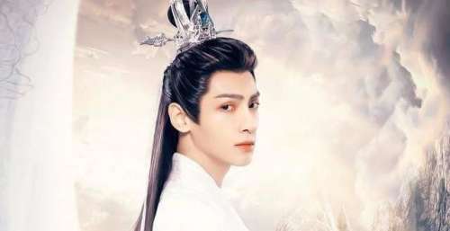 《皓衣行》长恨花不相信眼泪，师昧魂穿两世，墨燃镜里观花