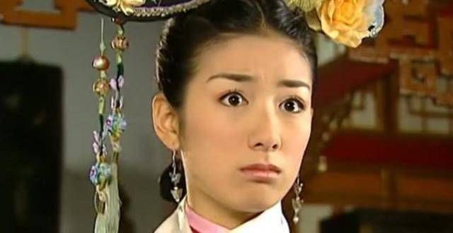还珠：小燕子和知画谁是妻谁是妾？你看她们的发饰，就知道了！