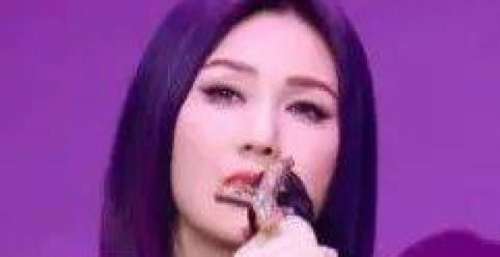 汪苏泷张碧晨即兴合唱《年轮》，杨千嬅献唱《亲密爱人》纪念梅艳芳