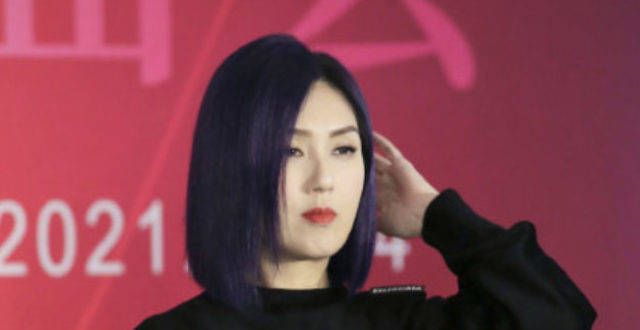 47岁杨千嬅发福太明显！生图被拍腰围粗一圈，双腿壮实颠覆女神形象
