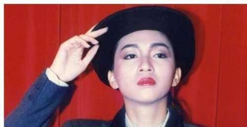8位巨星为梅艳芳扶灵，谢霆锋手捧遗像，成龙在现场失声痛哭