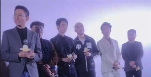 刘德华现身新电影路演，全程超配合，现场闻大葱毫无偶像包袱