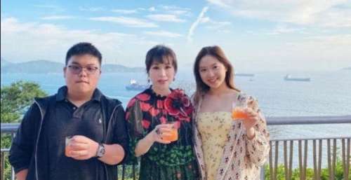 吕良伟儿子又和聚会，20岁体重180斤，长相老成不像爸