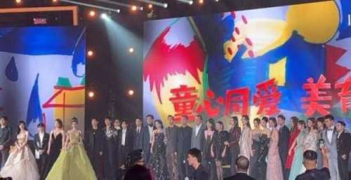 粉红情史陈伟霆：芭莎晚宴成修罗场，与杨颖阿Sa玩转“四角恋”