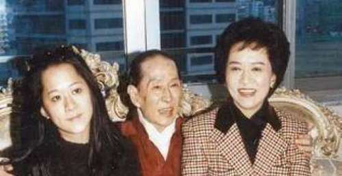 洪金梅：穿30年塑身衣不离身，只为嫁富豪，财产只拿到1元钱
