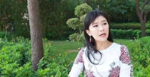 深扒：该女星被家暴后心灰意冷一生不嫁拒回娱乐圈含辛茹苦孤独终老？