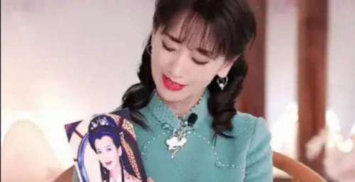 赵雅芝68岁生日直播，现场与“许仙”叶童连麦，两人互动感动网友