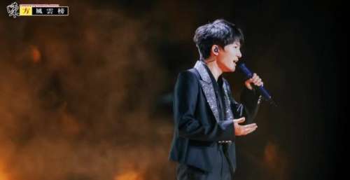 众星亮相第28届《东方风云榜》音乐盛典 获最受欢迎男歌手