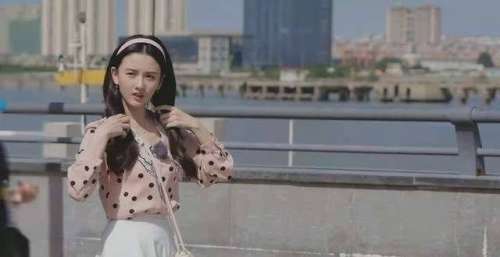 土掩盖不了真！宋祖儿开三蹦子都能美出圈，不愧是最美童星