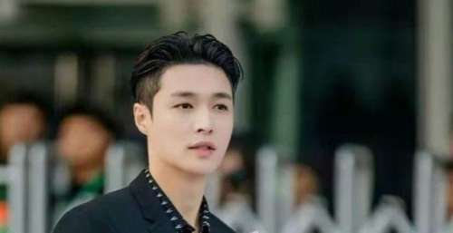 东方风云榜音乐盛典：刘宇宁张艺兴刘雨昕惊艳亮相，群星荟萃