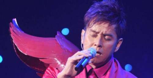 “十年婚姻抵不过意迷”，谭咏麟与情人生子，原配含泪入空门