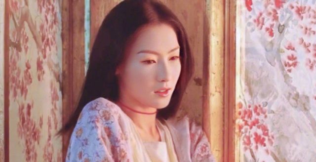 41岁张柏芝秀幸福，晒俩儿子亲吻脸颊照，14岁Lucas不再像谢霆锋