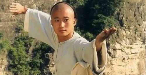 90年代经典老剧：还珠格格难进前三，老三国仅第二，第一万人空巷