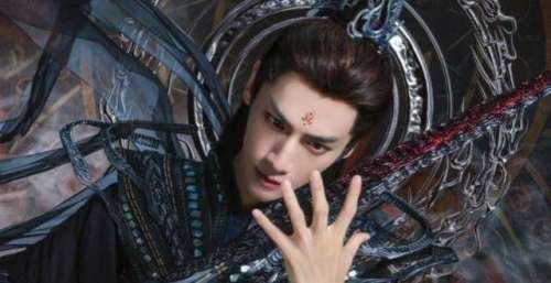 4年前靠“甄宓”惊艳众人，4年后演《长月烬明》，愣没看出来