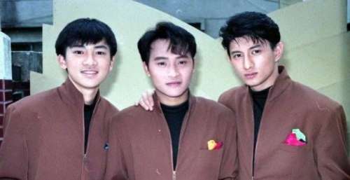 靠“青苹果乐园”一曲爆红，却意外解散，小虎队成员现在过得如何？