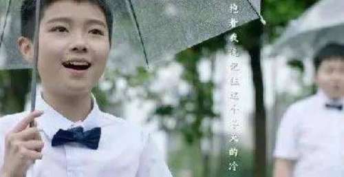 成都童声合唱团合唱《当春风来敲门》歌声如天籁般动听