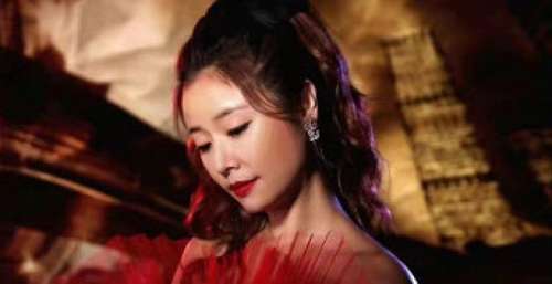 林心如分享美照，大方秀马甲线，舒淇羡称：太美了犯规