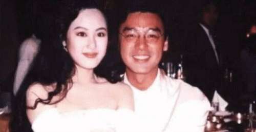 被前妻戴绿帽子，败光2亿家产，钟镇涛到底经历了什么？
