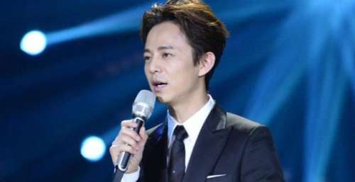 从主持人到“大佬”，何炅凭什么这么优秀？看完你就明白了