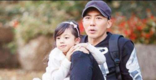 刘畊宏一家宣布定居上海，老婆王婉霏发文炫耀，大秀豪华新房内景