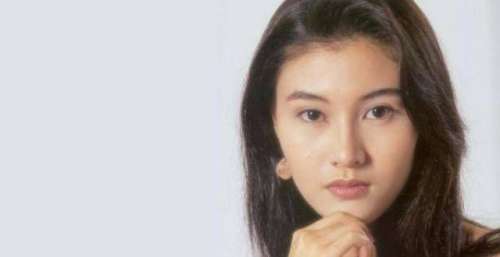 最美港姐李嘉欣，心甘情愿为刘銮雄付出13年，却未能落下名分