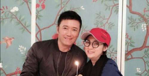 63岁苗侨伟为儿子庆28岁生日！曝光爱子儿时旧照，不见娇妻戚美珍