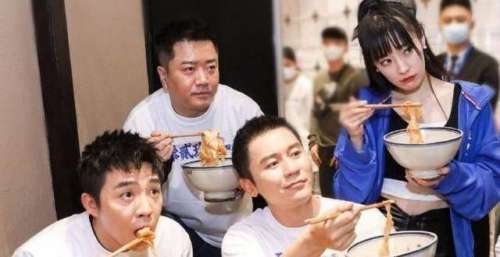 李晨面馆惹争议？邀请网红恩克助阵，网友：分量太少，恩克吃不饱