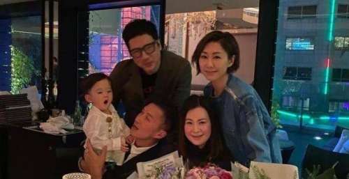 TVB小生陈山聪携子为爱妻庆生拍全家福 好友胡定欣惊喜面