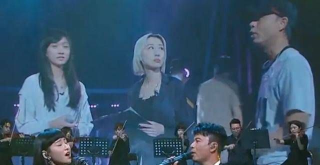 李克勤台庆重遇炎明熹、姚焯菲！感触：成材啦！叻仔叻女