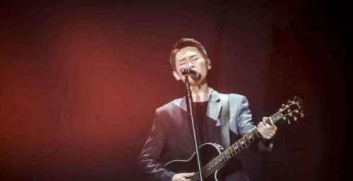 拿下东方风云榜三项大奖，在《好声音》史上谁能跟他媲美呢？