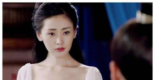 最美空姐穿军装制服！又甜又飒太撩人，不愧是张敏李嘉欣的接班人