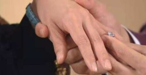喜事！TVB《爱回家》莲辉CP经历风雨终于订婚，求婚地在初恋Cafe