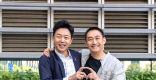 黄磊等于刘奕君？俩大男人爆笑比心，时隔19年再续前缘！