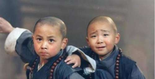 藏不住了？释小龙隐藏20年神秘背景浮出水面，向华强都不敢招惹他