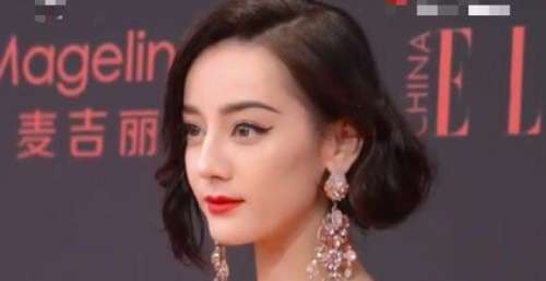 迪丽热巴再现顶级造型，粉红裙配灯笼袖像人鱼，美到动人心魄！
