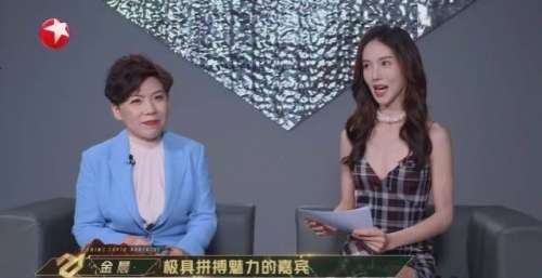 向吴镇宇鞠躬，对吴建豪谦逊有礼，张卫健是有大格局和艺德的前辈