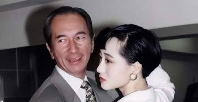 30年前，抛弃发妻黄秋燕，转身求爱利智的李连杰，还好吗？