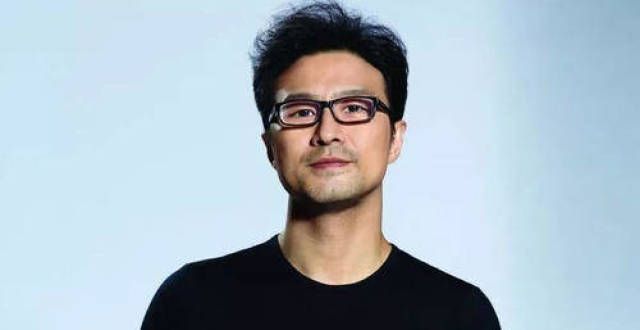 怎么评价汪峰和大张伟这两个同是摇身，发展却天差地别的两个歌手？