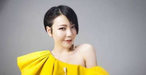 从代言费1.3亿到县城卖唱，曾经的好声音亚军，如何走到这步的？