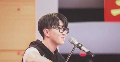 唱哭杨幂，被华晨宇当众“教训”，毛不易凭什么成了“人间清醒”