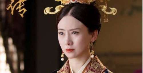 翁虹在《嘉南传》里主演曹太后一角，演技和气场堪称无与伦比