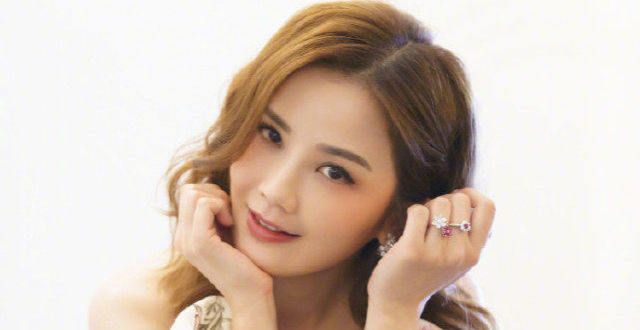 杨丞琳出道21年，认识蔡卓妍21年，卡点发文给阿sa送生日祝福