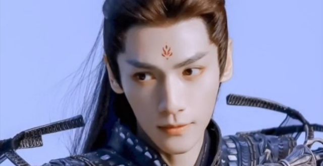 本以为白衣飘飘的他够仙了，没想到黑衣造型更霸气