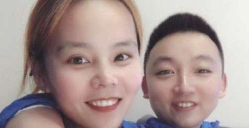 郭希志现身街头，她风度翩翩，气派十足，曾发文骂许粉