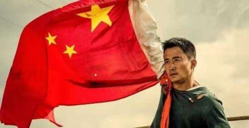 56.94亿，《长津湖》票房获得影史第一，吴京成了电影第一人