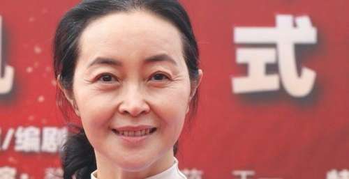 电影《钢琴搬来搬去》在深圳湾区之光摩天轮下开机