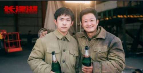 《长津湖》《中国机长》第三部，戏骨小生齐聚，网友：离开播远吗
