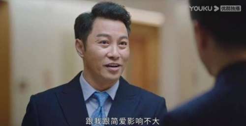 高光配角谭耀文，港普台词逗笑观众，一着急还飙粤语